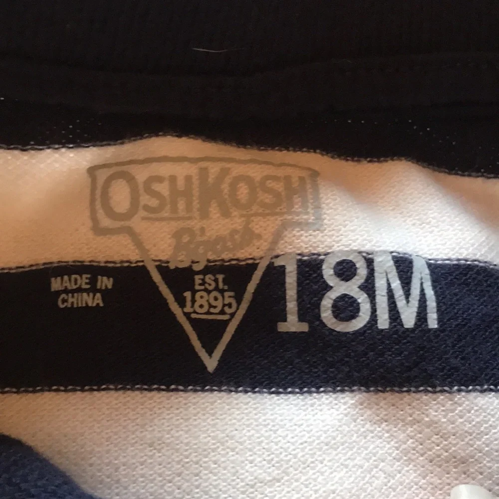 ❤️FREE‎ Osh kosh Navy stripe onesie 12-18 mos